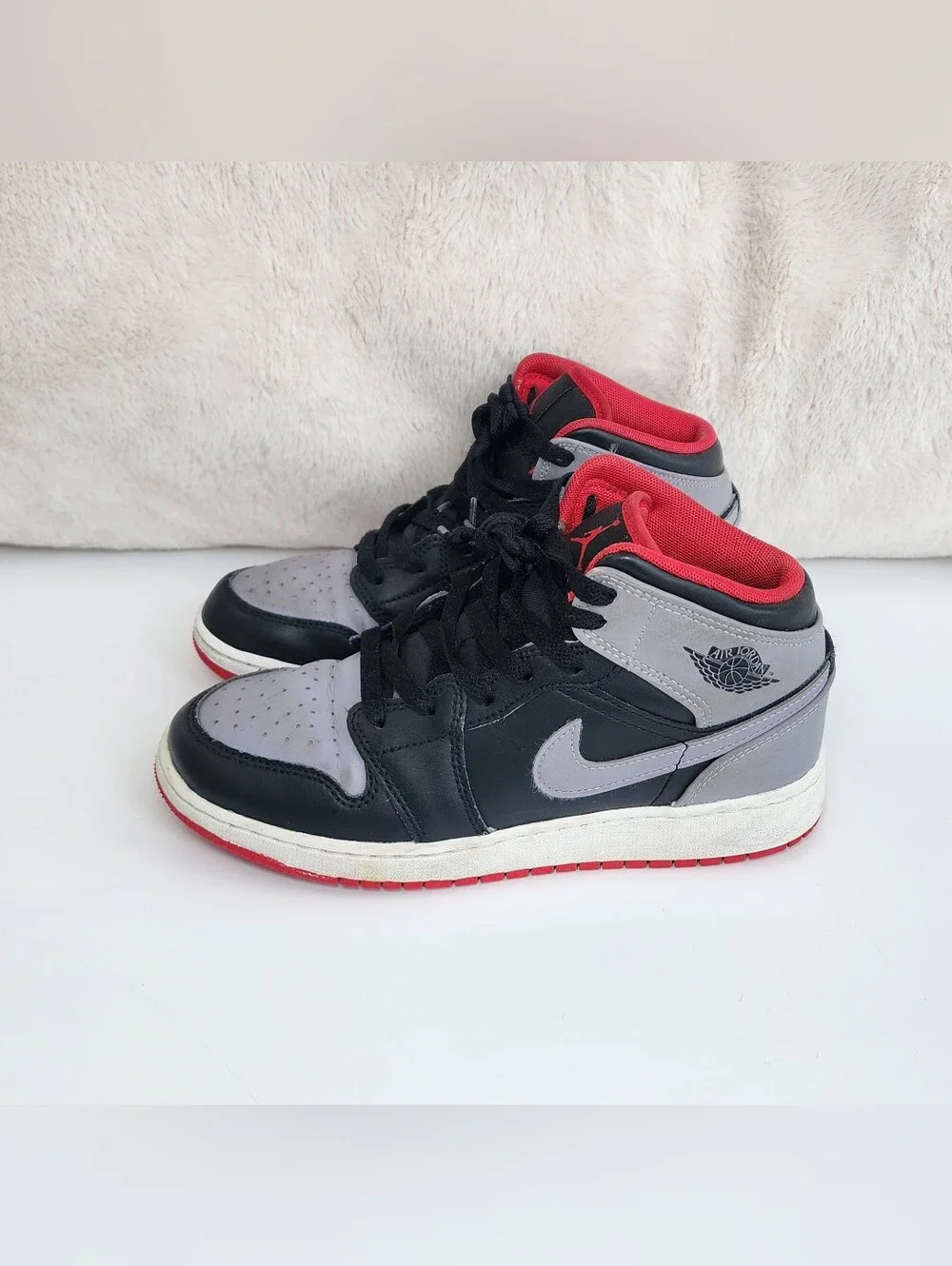 Boy's Nike Jordan 1 Mid Unisex Kids Mid Top Leather Sneakers Size 5Y